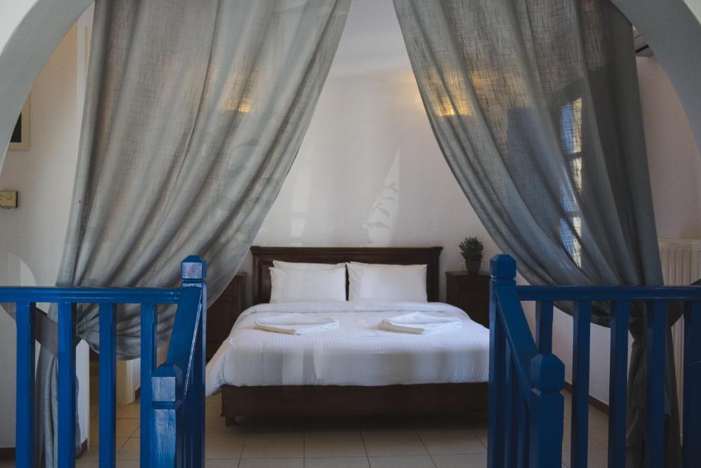 Santorini hotel Pyrgos